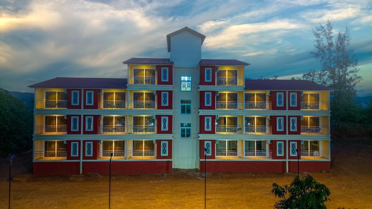 Chinar Woods Resort Dāpoli Eksteriør bilde