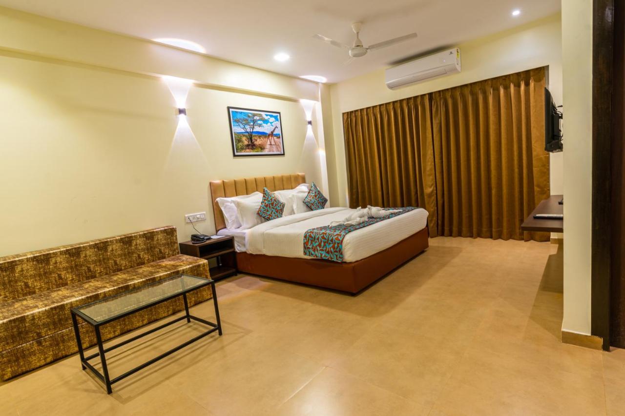 Chinar Woods Resort Dāpoli Eksteriør bilde